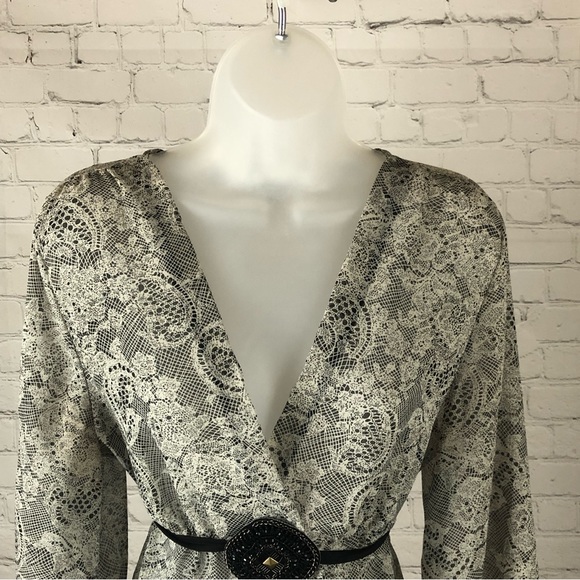 Women's b. Street Lacey Print Top with Deep V and Beaded Tie at the Waist. Large - Picture 3 of 11